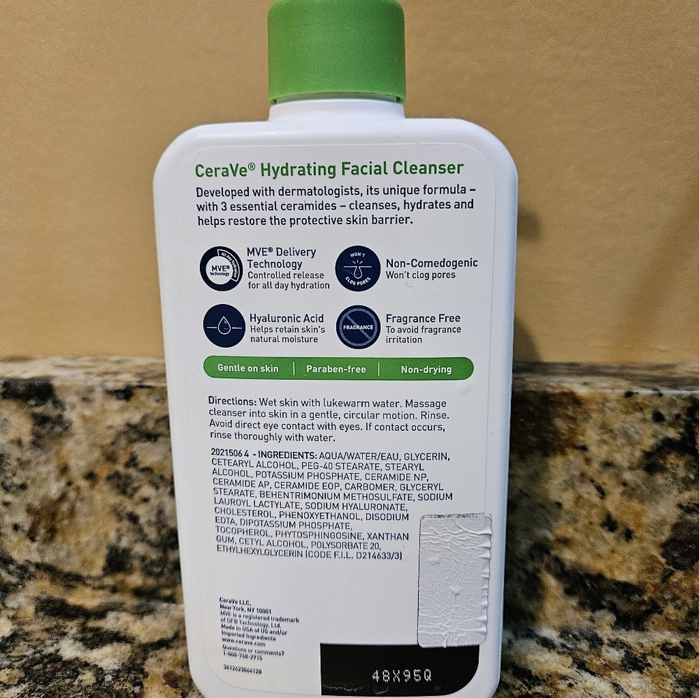 Cerave Hydrating Facial Cleanser - Picture 3 of 3